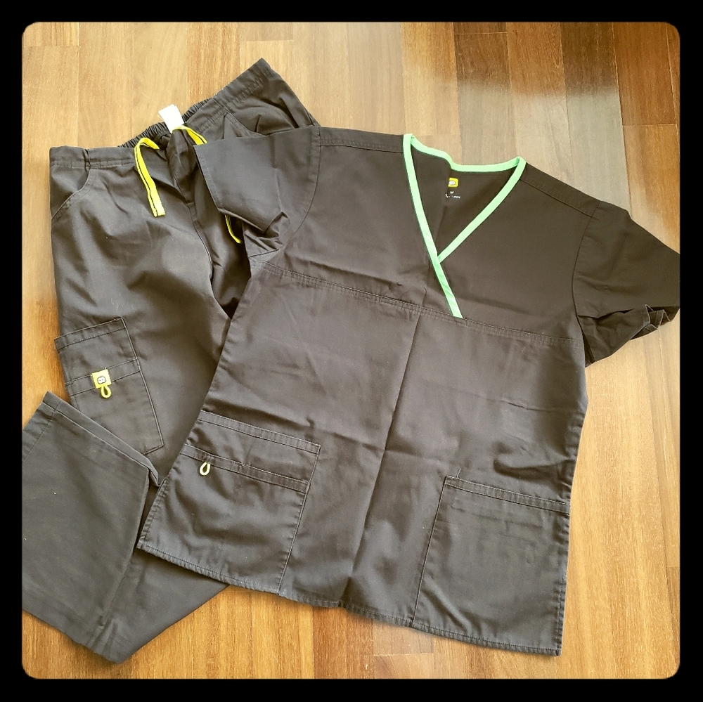 Scrub set